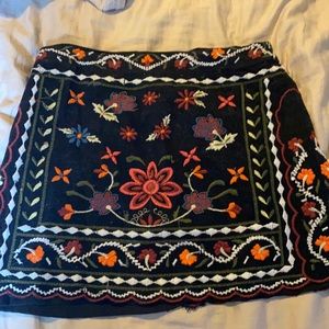 Embroidered mini skirt